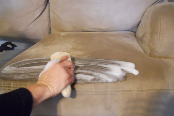 Cần lưu ý điều gì khi giặt ghế sofa tại nhà